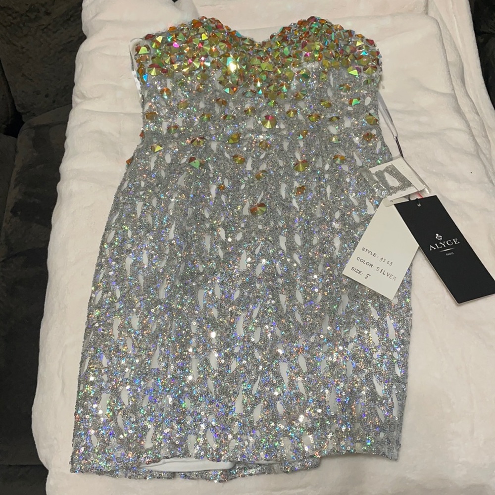 Beautiful dress size 2